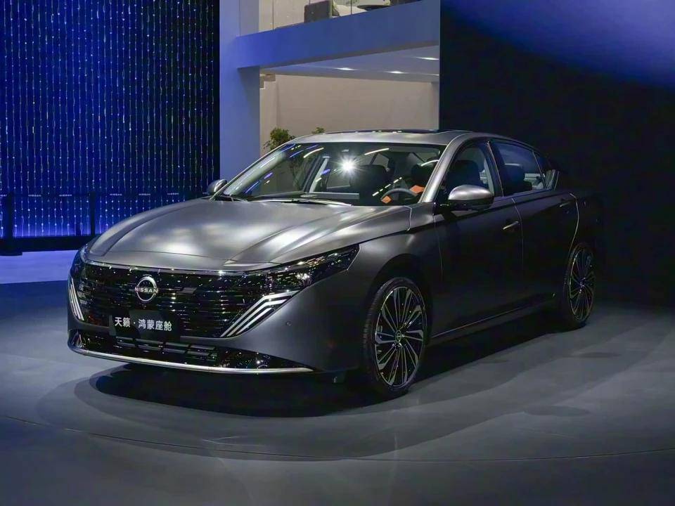 10萬級家轎藏驚喜!全新福睿斯開起來咋樣?顏值配置全在線